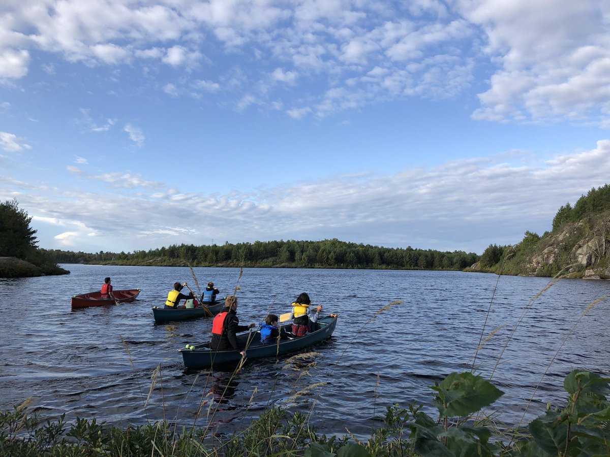 MariekeWalsh's tweet photo. Trudeau takes a Coleman canoe out for a solo paddle and then is joined by a group of kids for a paddle around the lake #CdnPoli #elxn43 https://t.co/gHyDnRdPva