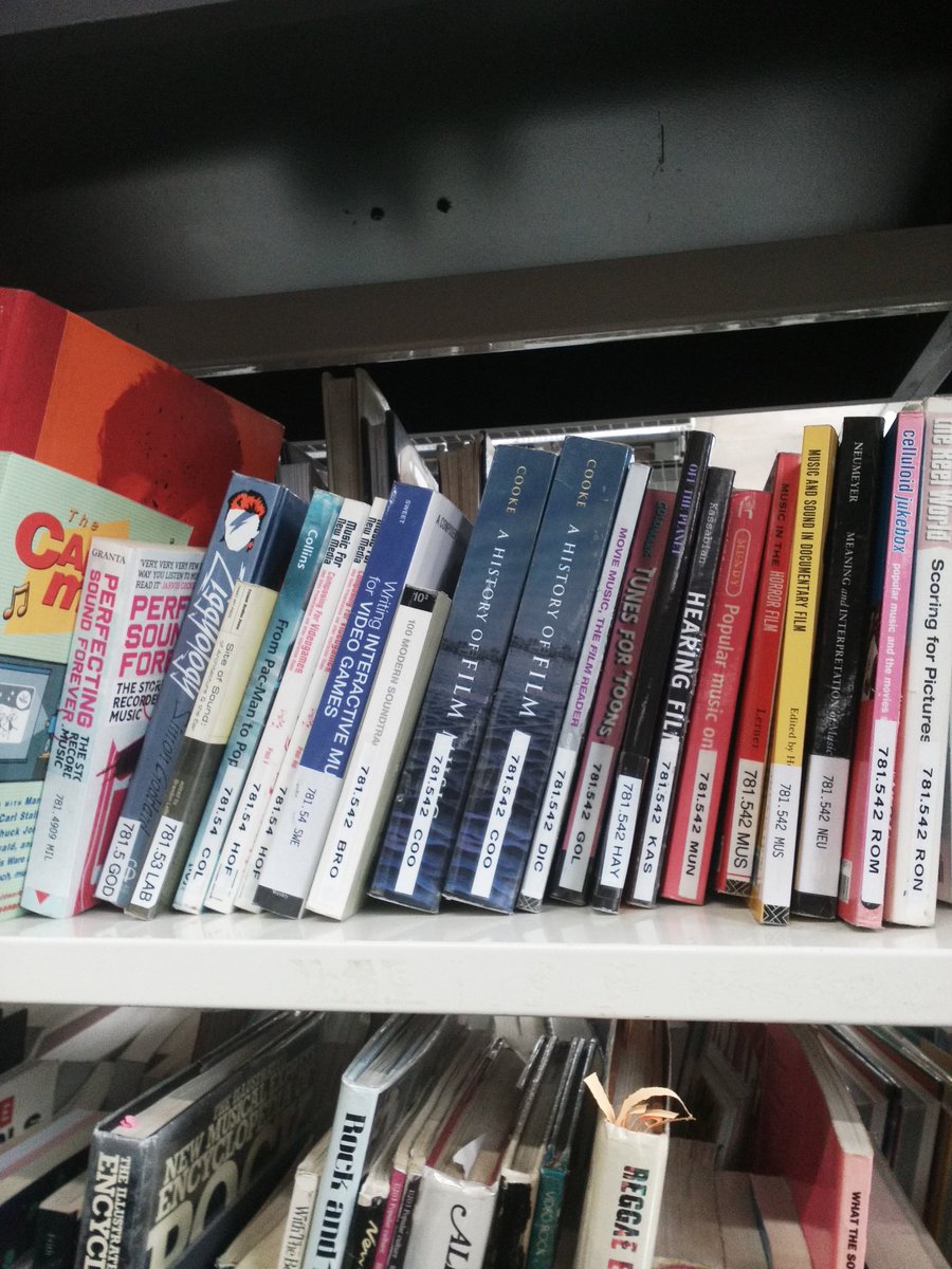 RavesTrail6's tweet photo. #teamblue #ravelibrary #joinravensbourne https://t.co/5jUb0BSDGg