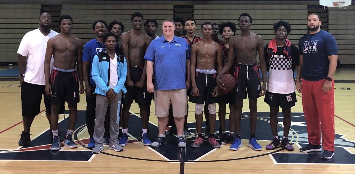 Thank you to University of New Orleans <a href="/UNOPrivateers/">New Orleans Privateers</a> &amp; <a href="/CoachArkenberg/">Kristopher Arkenberg</a> for coming to see the <a href="/miramarhshoops/">Miramar Basketball</a> workouts yesterday. <a href="/getabucketmar/">Khamaury Mcmillan</a> was very impressive, along with @FaRoadrunner @dagreattt1