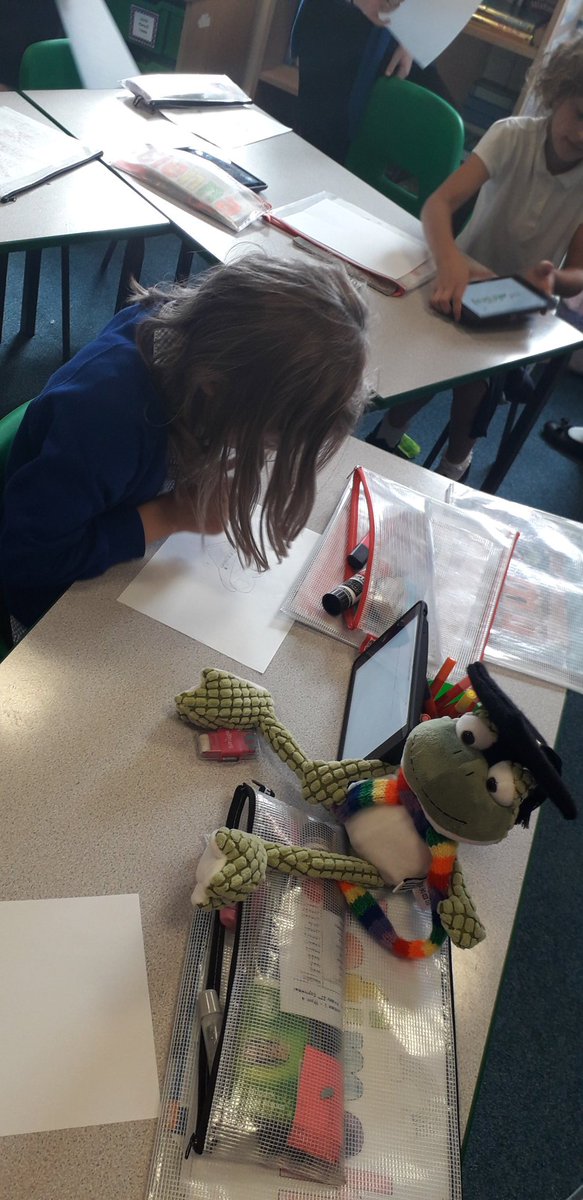 Rowlatts_TMET's tweet photo. Professor meady is helping year 4 create posters about saving our environment #rhscience #rhPSHE #love #environment https://t.co/dshAxnyocL