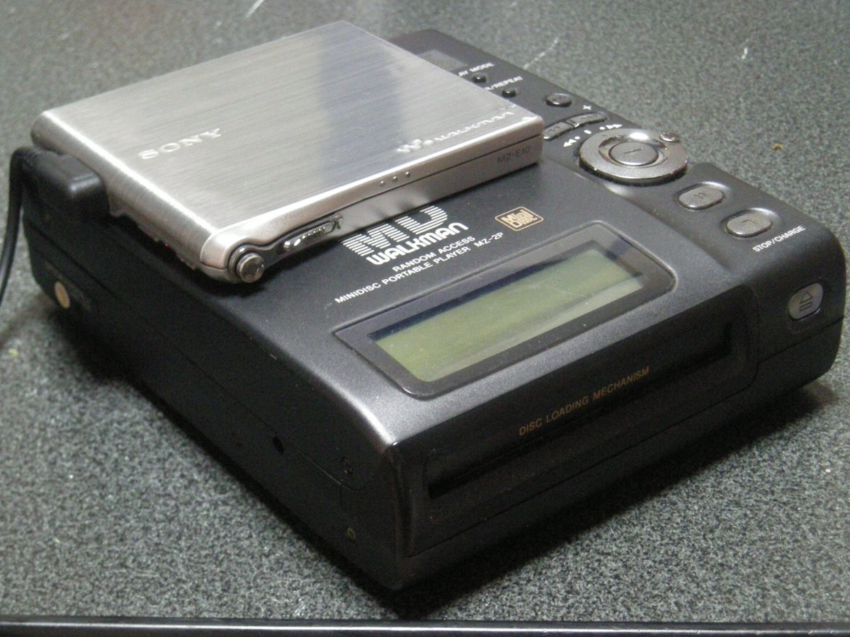 ソニーの再生用MDウォークマンの中で最小・最軽量だったMZ-E10。ほぼMD