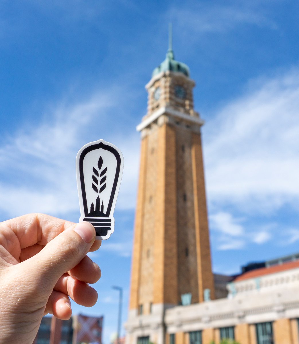 PlatformBeerco's tweet photo. Can you name the three Cleveland buildings in the center of the Platform light bulb? We’ll give you some hints!
#platformbeerhere #freshclevelandbeer #platformlightbulb https://t.co/mX1cgKUldR