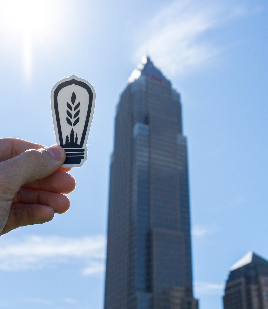 PlatformBeerco's tweet photo. Can you name the three Cleveland buildings in the center of the Platform light bulb? We’ll give you some hints!
#platformbeerhere #freshclevelandbeer #platformlightbulb https://t.co/mX1cgKUldR