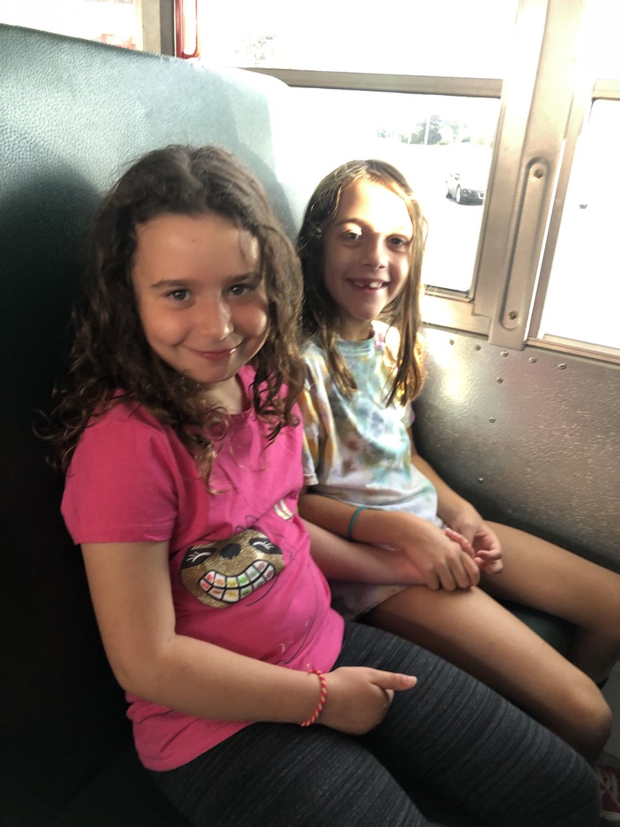 Field trip friends ⁦<a href="/BexleyMontrose/">Montrose Elementary</a>⁩ #2ndgrade #artsed