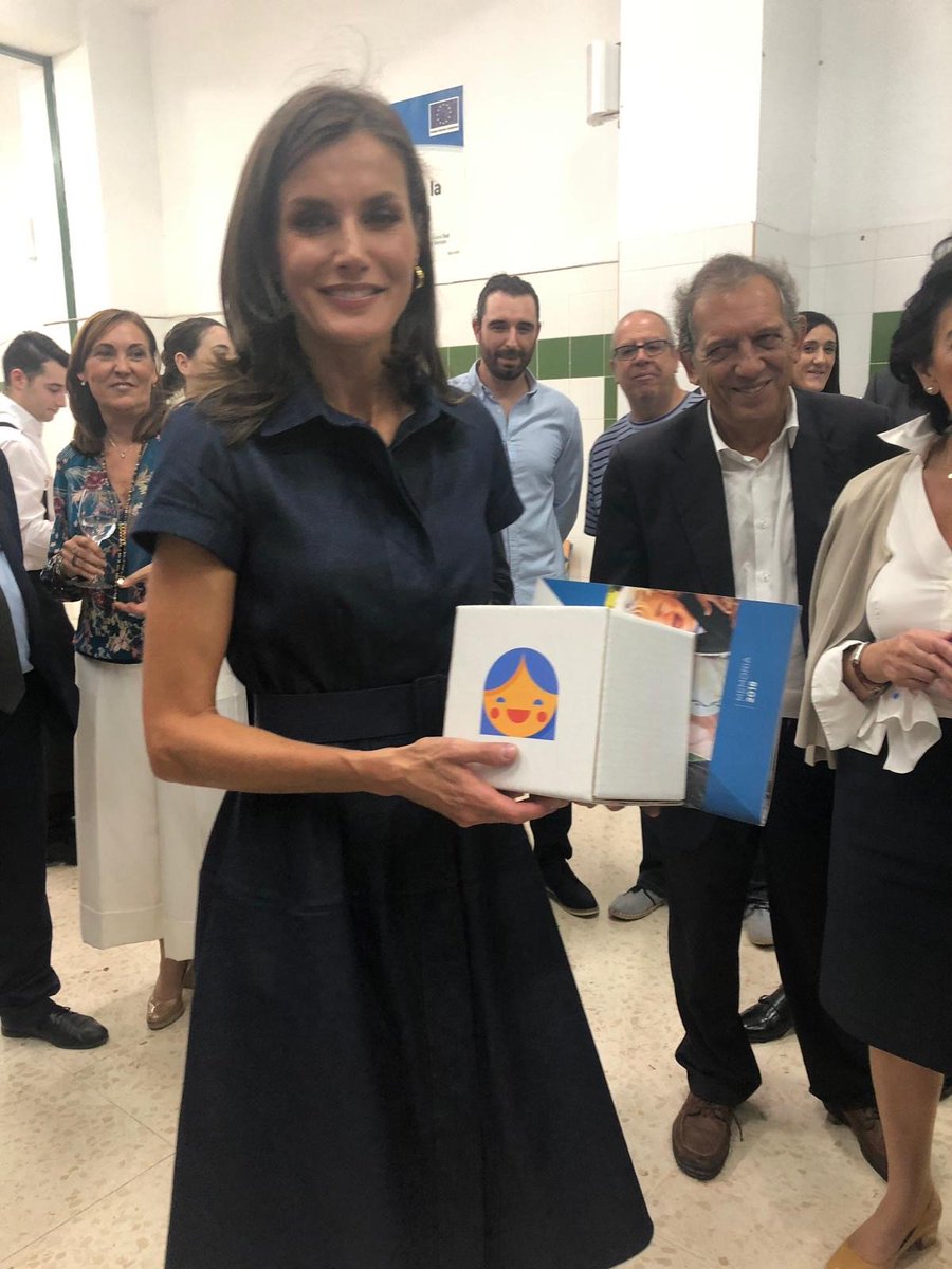 EP_Fundacion's tweet image. Ayer @EspeRRHH , Patrona de nuestra Fundación y Directora de RRHH y RC de @Gioseppo, estuvo junto a la #ReinaLetizia a quien informó de nuestros proyectos y le hizo llegar nuestra petición a Google #GirlAlgorithm