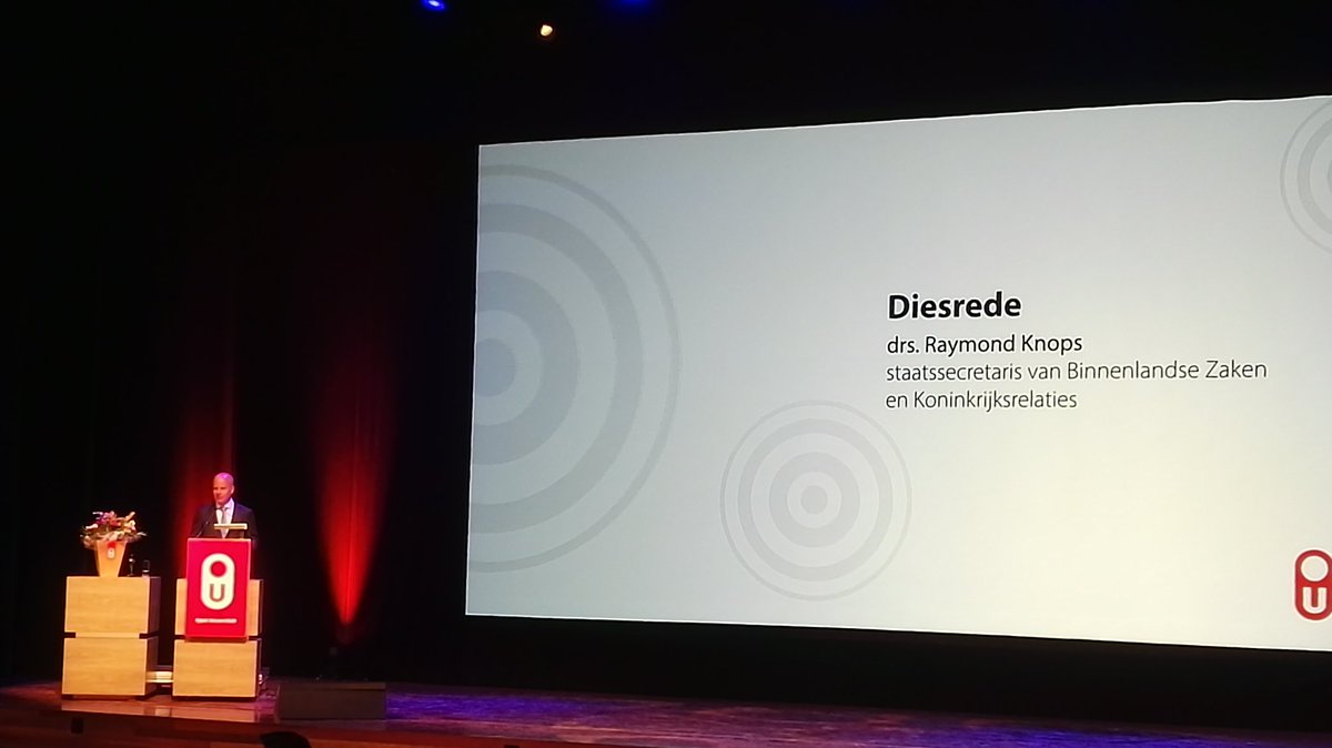 EllenRusman's tweet photo. "Geen grenzen stellen aan de groei, maar groeien aan de grens", door dhr. Raymond Knops, staatssecretaris van Binnenlandse Zaken en Koninkrijksrelaties tijdens Dies Natalis #ounl - kansen voor Nederland in grensregio's benutten! https://t.co/wGlA3rYMRi