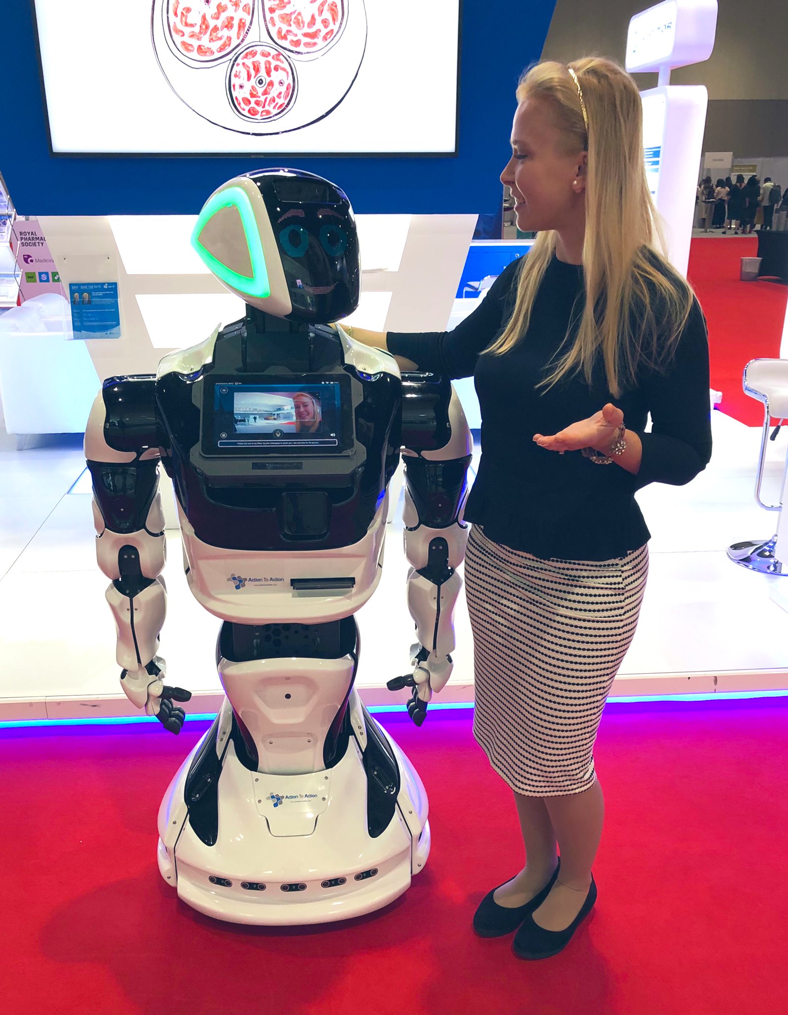 sandaler sponsor Prestigefyldte Zuzana Kusynova on Twitter: "My first conversation with a robot!His name is  Willy and he said “he is here just for a picture” :-) he opened the  Congress #FIP2019 which is about