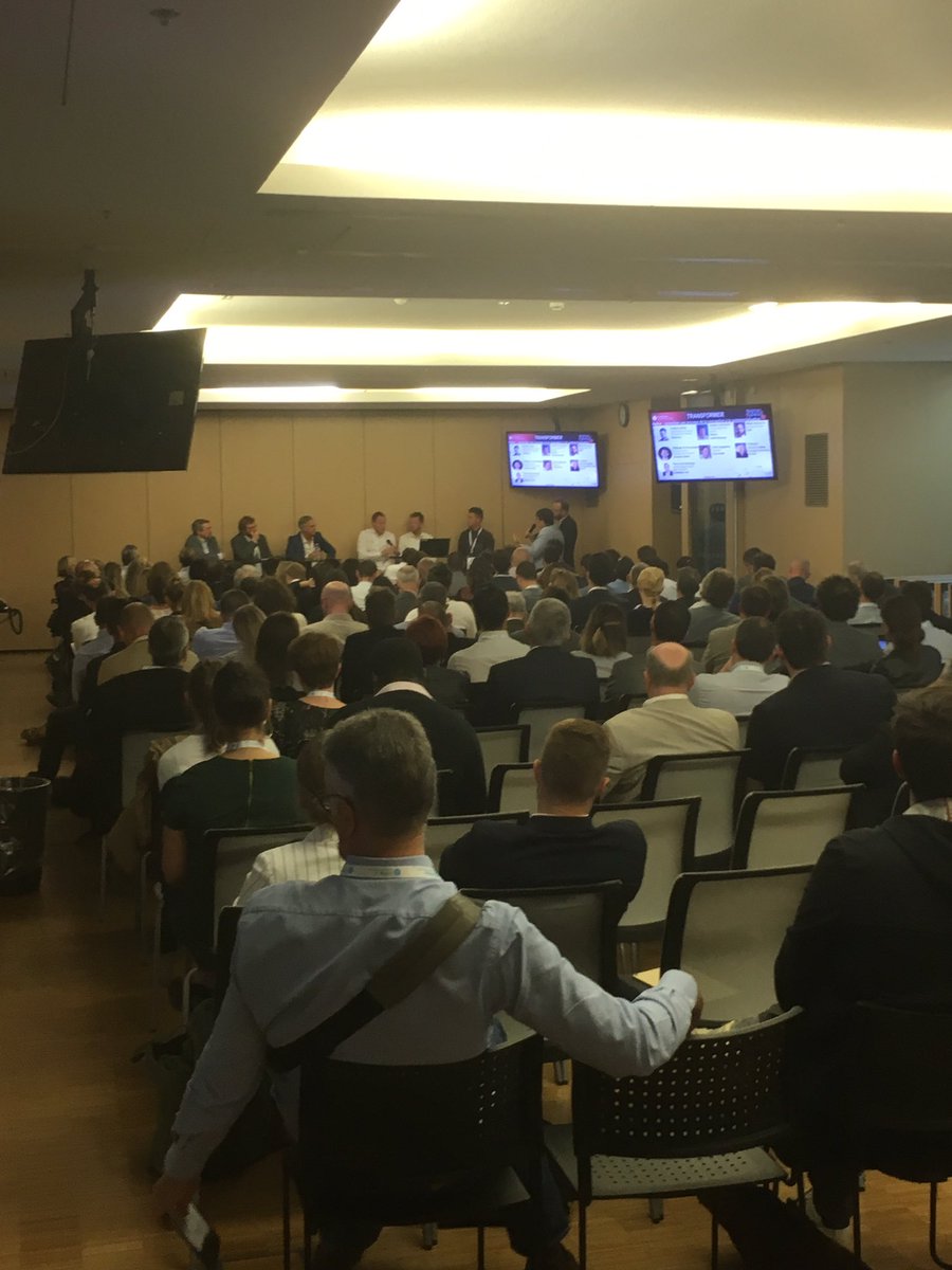 LionelPOINSOT's tweet photo. Beaucoup de monde à l’atelier #numérisersespeocess sur le #digitalsummit19 coorganisé par @CampusRegion et @ENE_69 @U_N_R https://t.co/f2SD37U8uU