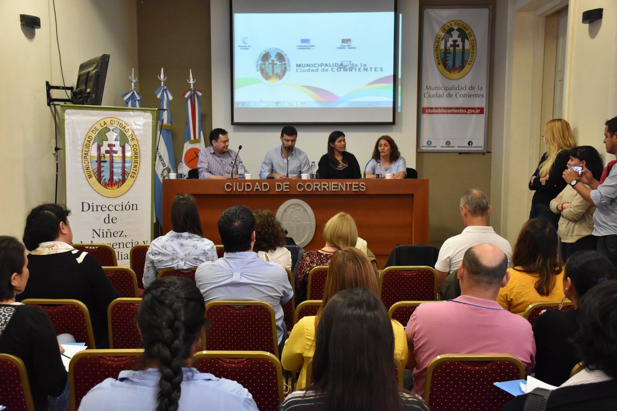 municorrientes's tweet photo. Trabajamos junto a @SaludyDSocialAr y @CorrientesGob para modernizar la línea 102 de atención a la niñez y adolescencia. Nos reunimos para coordinar las actividades que llevaremos adelante, como capacitaciones para los asistentes sociales e incorporación de nuevas tecnologías. https://t.co/9046OiAOly