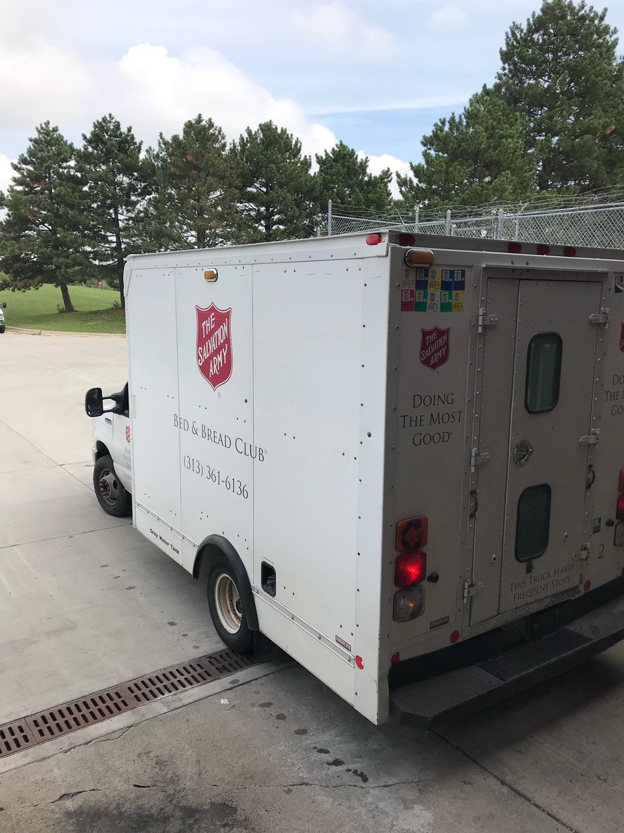 salmich's tweet photo. We're grateful for our friends at @VibeCreditUnion, who came to our Harbor Light facility to make meals to be distributed through our #BedandBread trucks! Thanks for making an impact through our organization!
#ServingDetroit #DoingTheMostGood https://t.co/si6EL9B1GD
