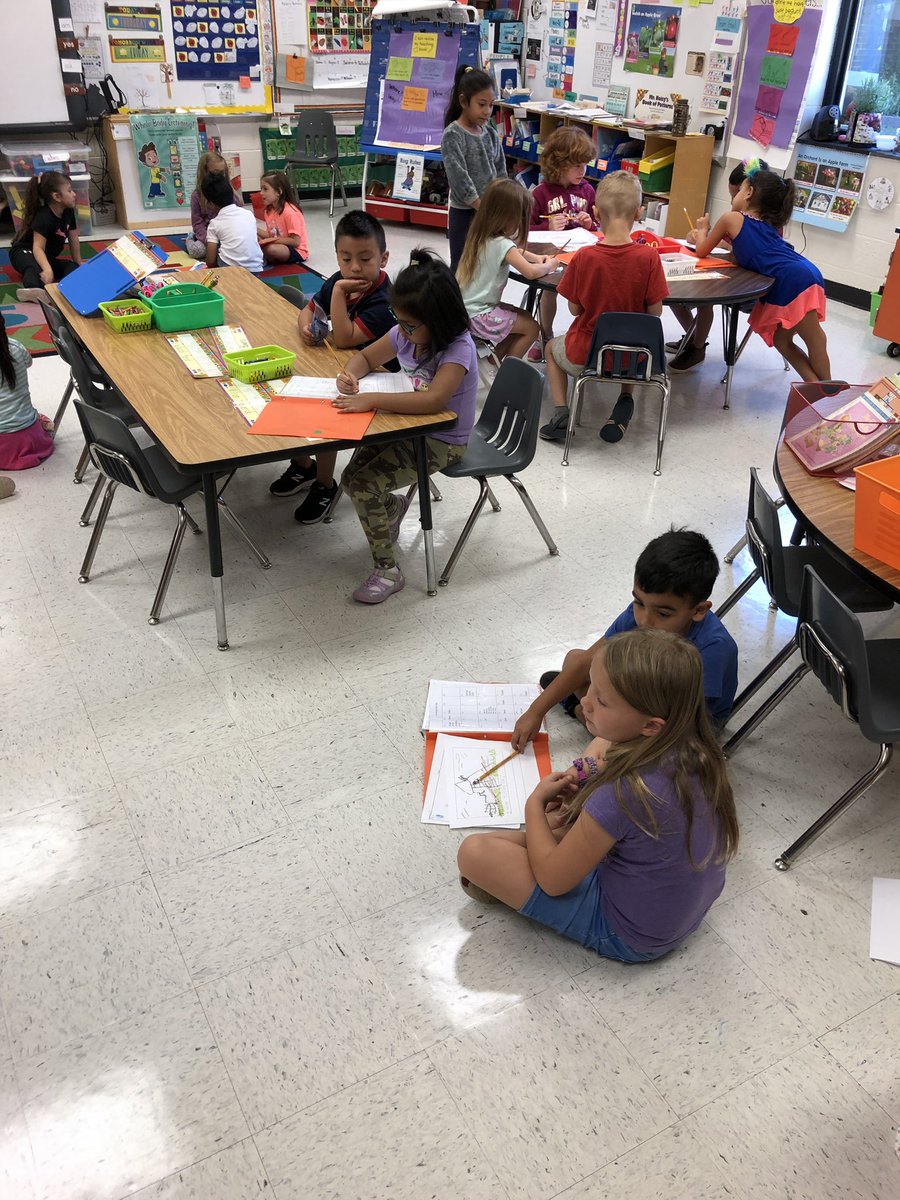 MsStolzMustangs's tweet photo. Coaching with Kindergarten friends on how to develop our story ideas! @MeadowlandElem @MustangPurdy @AP_Quigley https://t.co/MmYa2mLMWq