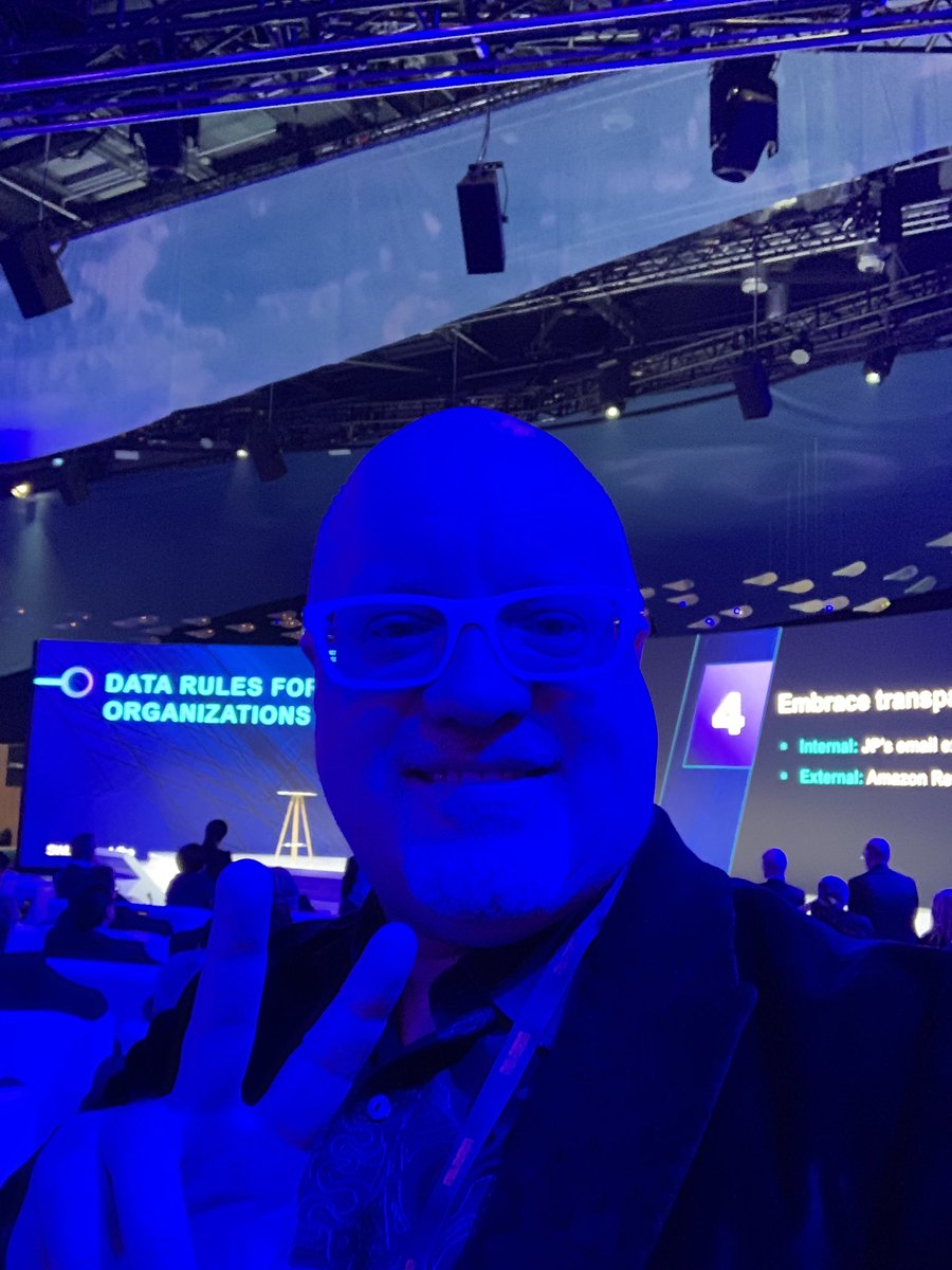 Stand by for “The Real Future of Finance” at @Sibos @Innotribe with @dgwbirch and I taking a journey through #scifi and how it impacts the future of banking and finance (25 mins) 3pm - we’ll be live streaming also