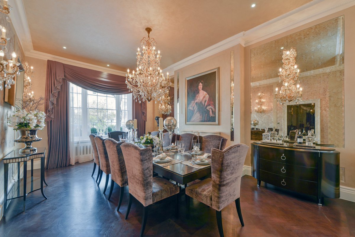 This 6 bedroom #house available to #torent in Chester Square is a refurbished, white stucco fronted family home situated in a highly sought after position within this renowned #Belgravia garden square. Find out more: bit.ly/2nvXerN #knightfrank #lettings #townhouse