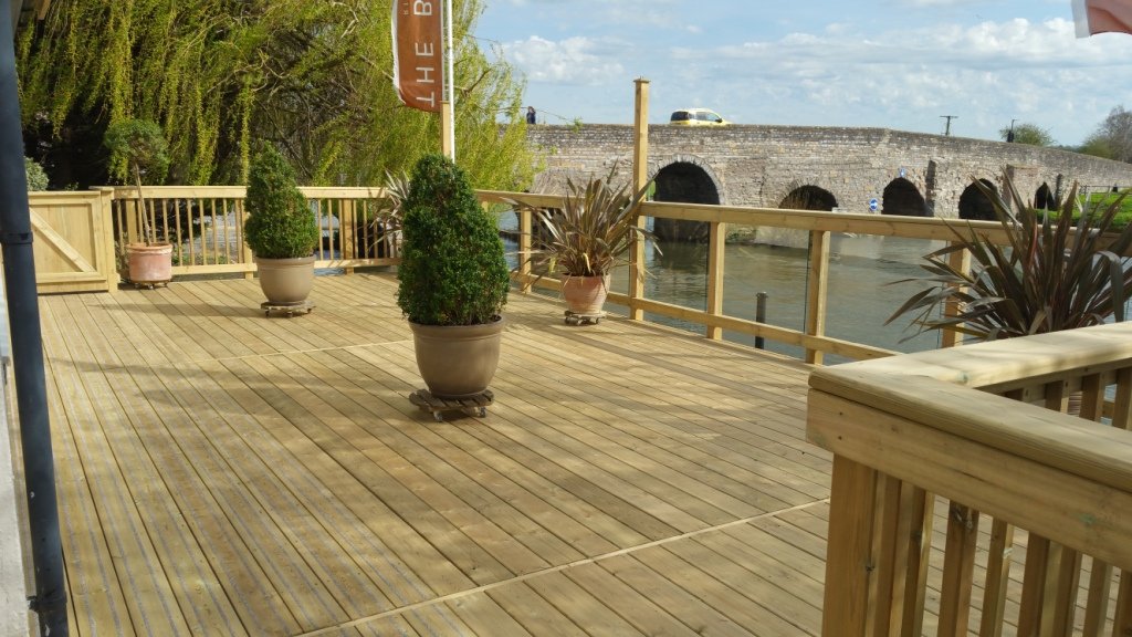 Release the potential of your outdoor space by creating a beautiful #decking area  

Visit us at deckbuildersltd.co.uk