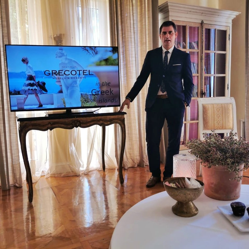 Capsuletacceler's tweet image. Not another typical Thursday! Το μεσημέρι βρίσκει τις ομάδες μας να φιλοξενούνται στο @Grecotel στην Κυλλήνη, που αποτελεί την τρίτη στάση του ταξιδιού μας στην Πελοπόννησο σήμερα. Ευχαριστούμε πολύ τη Grecotel για το θερμό καλωσόρισμα! #CapsuleTacceleratorGR #ScaleUp #Tourism