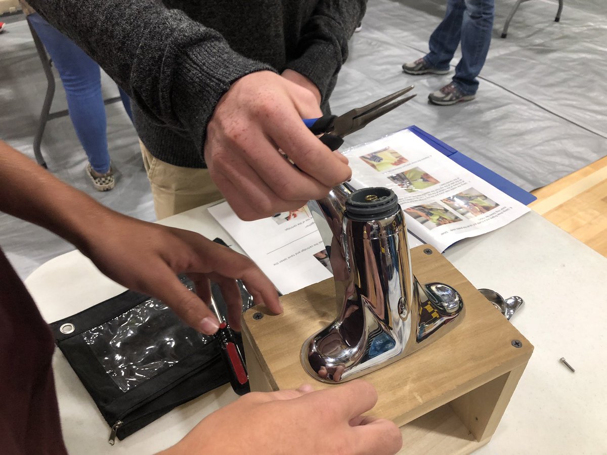 BSHSPawprint's tweet image. It’s always so cool to watch our freshman take part in STEM day! #bssdproud #bshsrocks