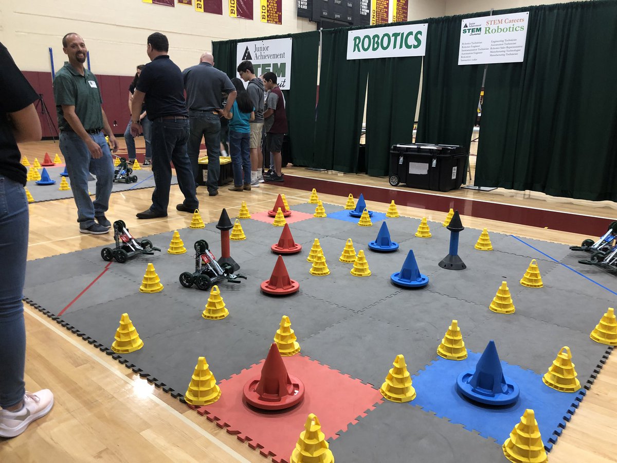 BSHSPawprint's tweet image. It’s always so cool to watch our freshman take part in STEM day! #bssdproud #bshsrocks