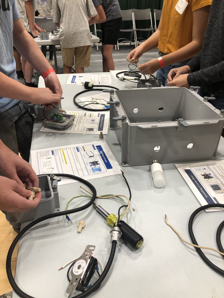 BSHSPawprint's tweet image. It’s always so cool to watch our freshman take part in STEM day! #bssdproud #bshsrocks