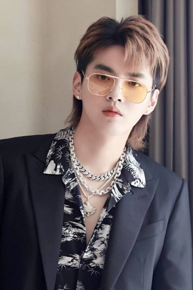 KRISXWATCHARA's tweet photo. ♛ คิง   [  @_KING_54321] ร.3

                ♛ คติประจำใจ ♛
 [ รถไฟยังมีจอด แต่หัวใจพี่รักตลอด ไม่มีจอดนะน้อง ]

                    ♛ "หล่อ " ♛
#7ราชันย์
#คัดเลือกประธานและรอง7ราชันย์ https://t.co/uDDLYprkCD