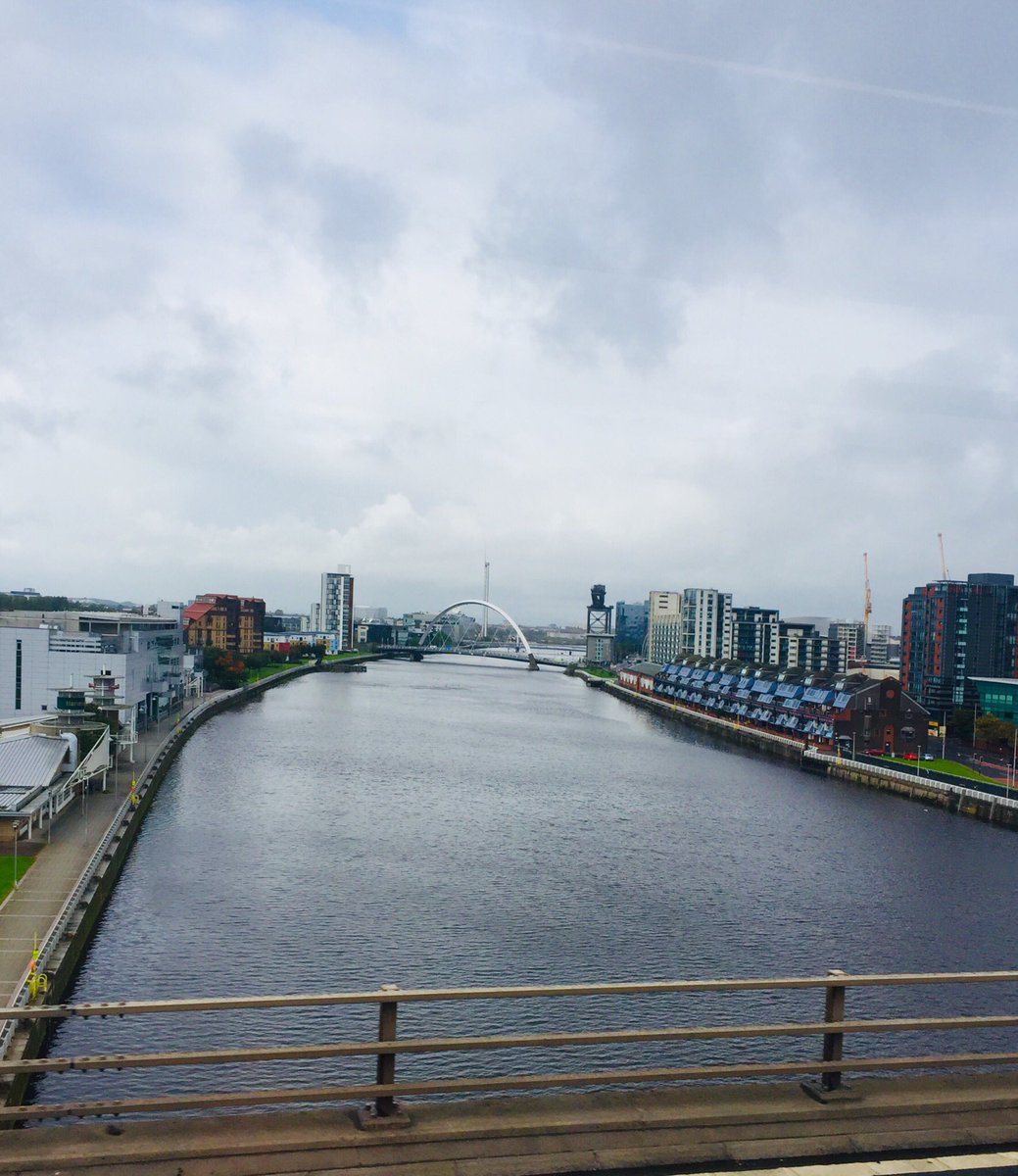 Juliette_Clark's tweet photo. Quick trip to Glasgow to see @AnnieLennox #adventure #itsnotevenraining https://t.co/xbLqijD4xW