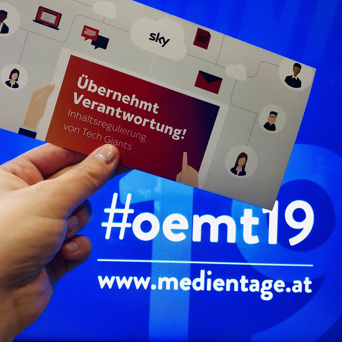 Heute 16h30 bei den #oemt19 erstmals präsentiert: die neue Studie von <a href="/f_saurw/">Florian Saurwein</a> der <a href="/alpenadriauni/">SHÂDØW</a> zu besserer Content Moderation. Ein #shoutout für mehr Jugendschutz im Netz! Mit dabei #SkyÖsterreich GF #ChristineScheil! #stophatespeeches #inhaltsregulierung #techgiants