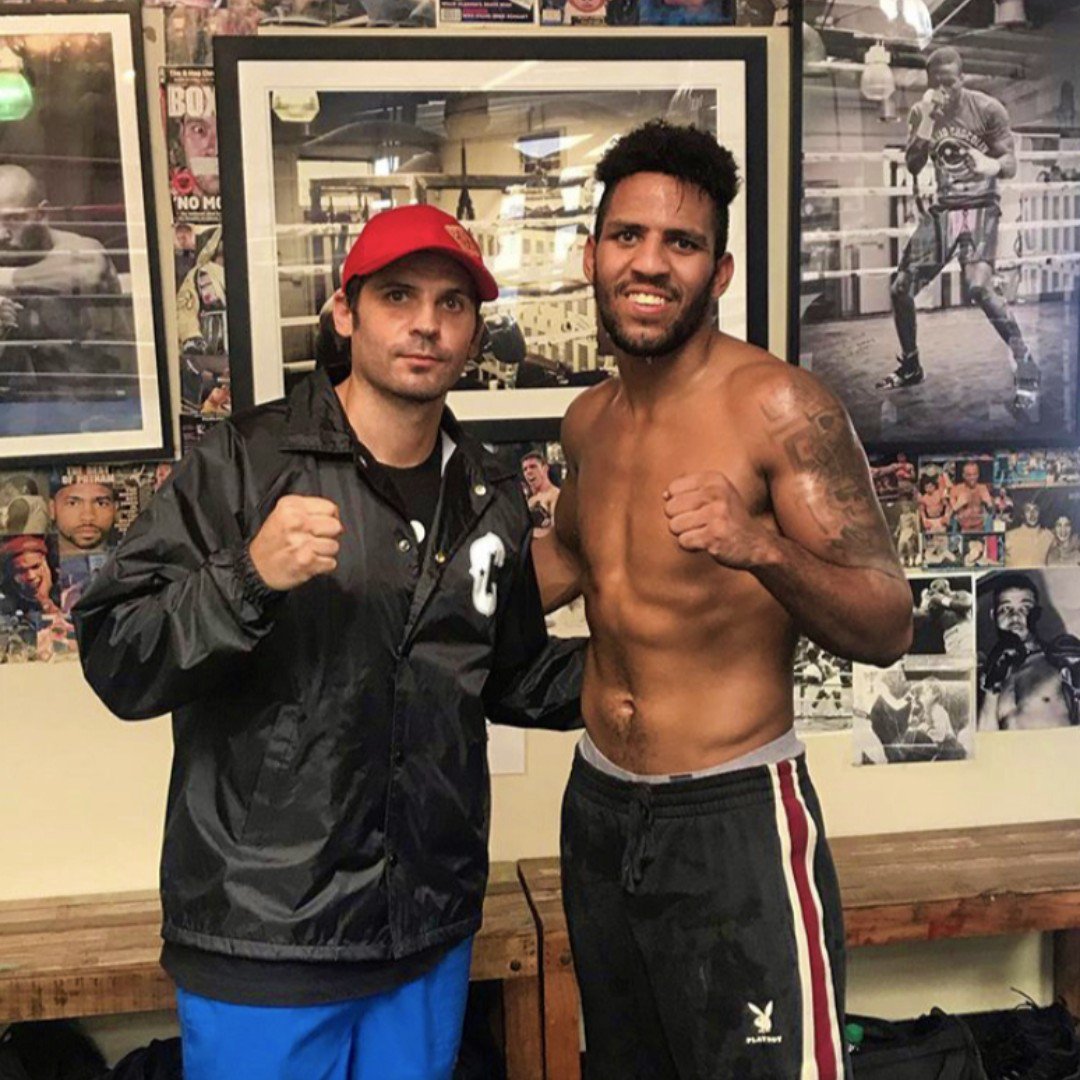 ElRayoVargas's tweet photo. Camp #TBT @Pedro_Neme_Boxing #Pedro_Neme_Boxing @GoldenBoyPromotions #GoldenBoyPromotions #EbenElRayoVargas #RedCanyonSupply #SatOct12 #ChandlerAZ https://t.co/kLuMvQ1WdP