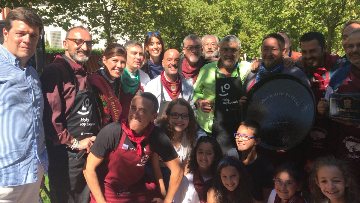 🏆🏆 Ganadores del Concurso de Paellas #SanMateo19

🥇 Víctor Arboledos Sánchez
🥈 Rebeca Viguera Arnáiz 
🥉 Manuel Moreno Oliván

¡Enhorabuena a los premiados y a disfrutar de los guisos!