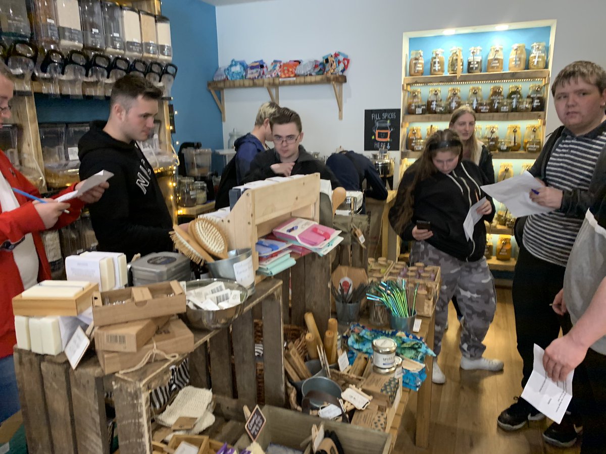 stevehaden's tweet photo. Moving forward B class researching products for a zero waste market stall #DAG2G @ed_supp #moresuccessfulstudents https://t.co/TbGGBcU0YY