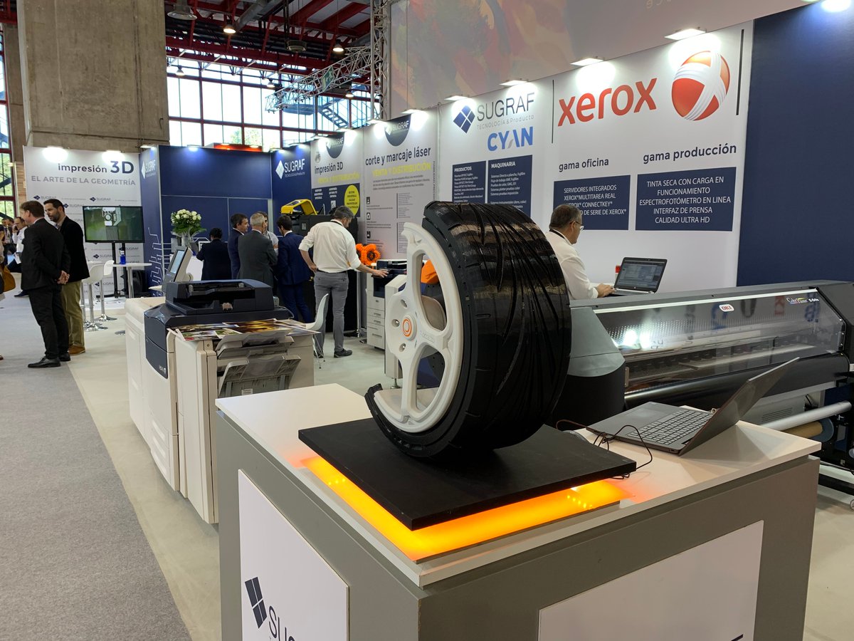 Sugraf's tweet photo. SUGRAF EN C'PRINT
En nuestro stand con las marcas representadas DT LITE máquina de impresión 3D de Dynamical, Xerox con maquinas de impresión para oficina y producción como Versant 180, máquina de corte y grabado láser de Widi, ploter de impresión de Oki y maquina JetPress https://t.co/1Ulk32eYaO