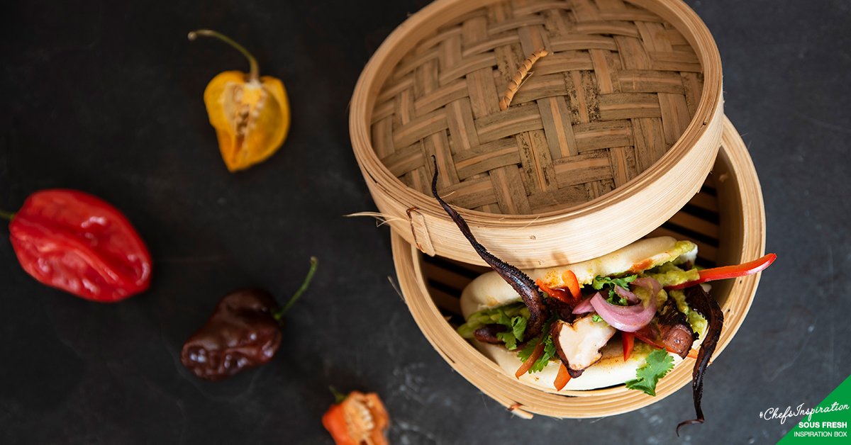 SousFresh's tweet image. ⭐Inspiration Box recipe! 
Chef Marc Somers combines the Chinese steam bun with the Caribbean Habanero chili. Hot and in (various) beautiful colors! 

Surprising steam bun / hot octopus / avocado cream / Habanero ketchup

ow.ly/vbTL50wcZHT 

#habanero #chefsinspiration