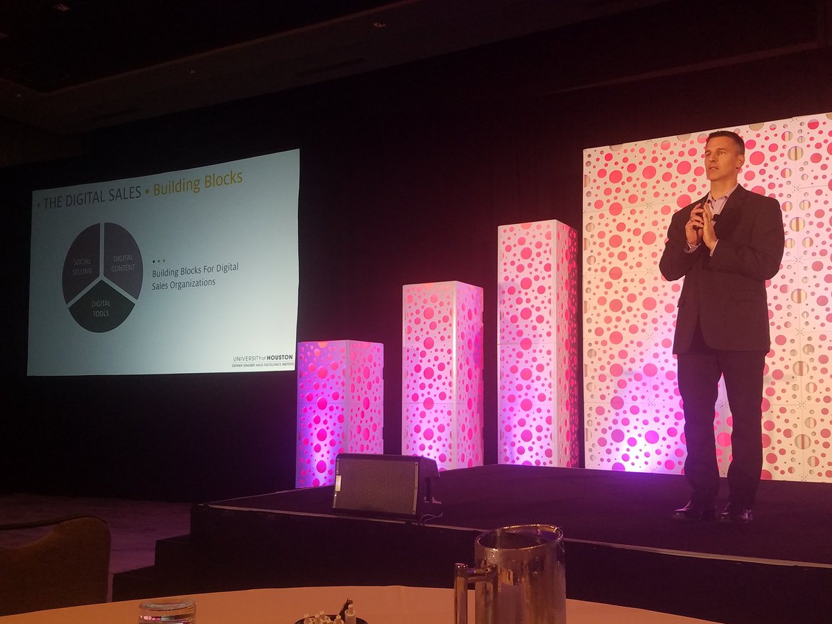 FurnitureToday's tweet image. Professor Craig McAndrews shares tips about social selling with attendees of #pbmNEXT. First tip, help don&apos;t sell.