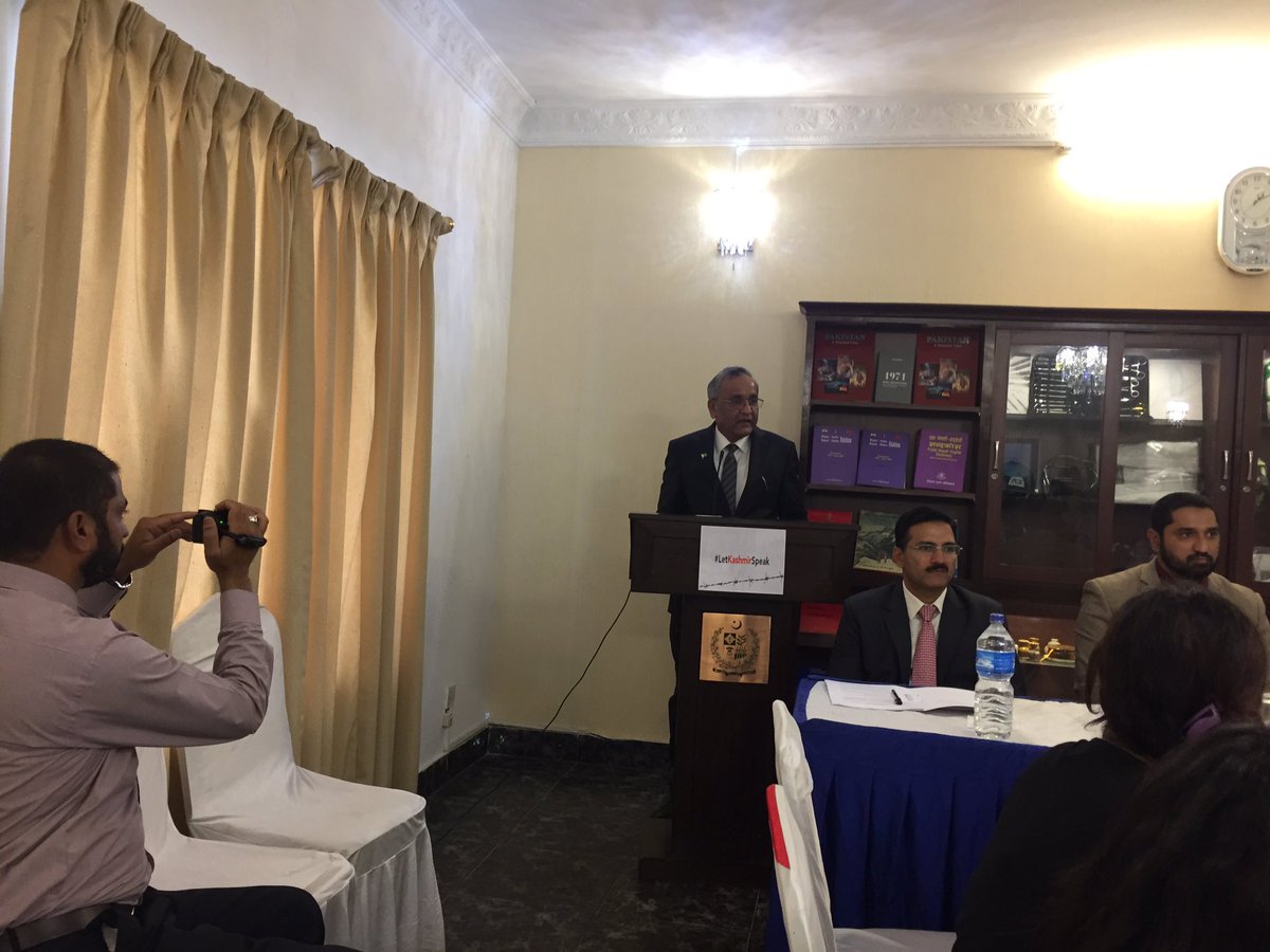 drbishnuhnepal's tweet photo. #TIMEforSOUTHASIA: thanks 🙏 Amb of #Pakistan🇵🇰 to #Nepal🇳🇵 #DrMazharJaved for inviting me as speaker at the #Kashmir Issues -talk @#PakEmb @#Kathmandu. I raised 8-point-paradigms for #IndoPakConflictResolution thru #ReachingTheUnreachableModel
-from #Himalayas@#UNSG@#PTI- https://t.co/x6q6LdNAmc
