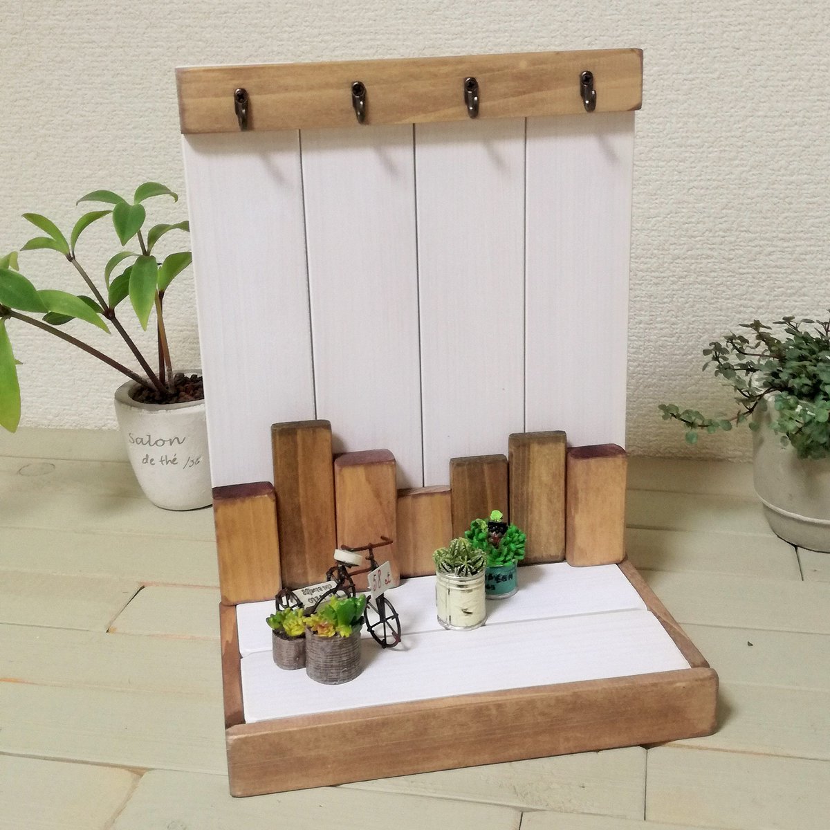 Progreswood ガーデニング が楽しめるアクセサリー スタンド キー フック デッキ部分 ホワイトに キーフック ハンドメイド アクセサリー ミンネ 多肉植物 玄関 インテリア小物 エアープランツ ガーデン雑貨 ホワイトインテリア 木工雑貨