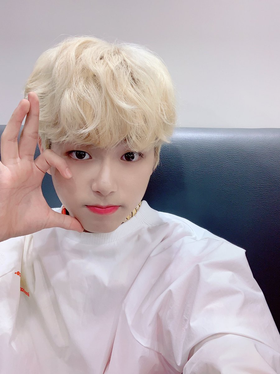 maroo_ent's tweet photo. [#TEENTEEN]

9월 26일 #틴틴 다이어리📝
과즙美 톡톡‼️
사람인지 과일인지 모를 정도로 상큼한🍎🍇🍊
틴틴의 비타민이 가득 담긴 셀카를 공개합니다📸

#이진우 #이우진 #이태승
#VERY_ON_TOP https://t.co/D53j8wh1ZH