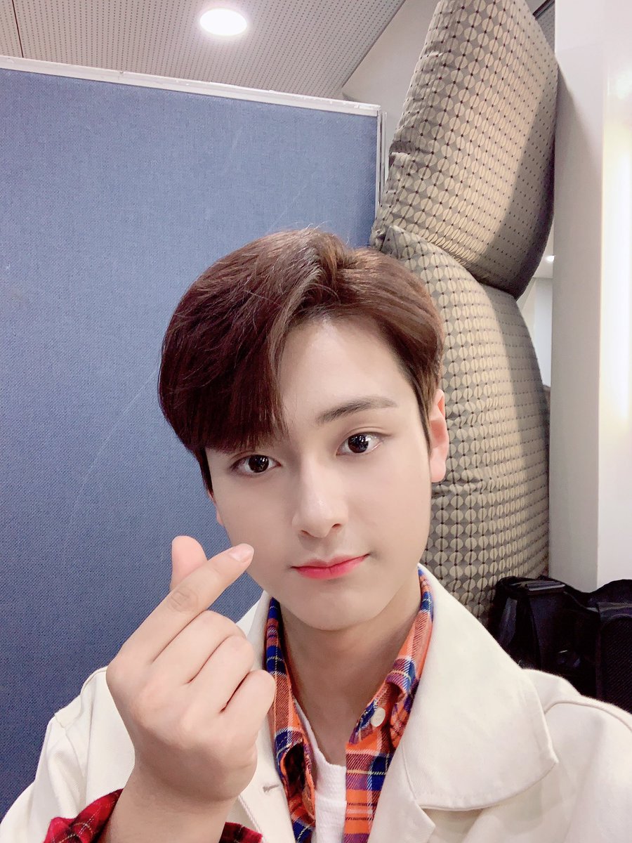 maroo_ent's tweet photo. [#TEENTEEN]

9월 26일 #틴틴 다이어리📝
과즙美 톡톡‼️
사람인지 과일인지 모를 정도로 상큼한🍎🍇🍊
틴틴의 비타민이 가득 담긴 셀카를 공개합니다📸

#이진우 #이우진 #이태승
#VERY_ON_TOP https://t.co/D53j8wh1ZH