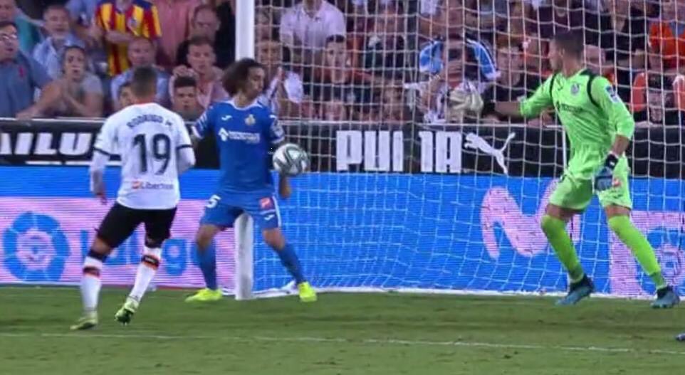 SuperChe_'s tweet image. Os pareció penalti la acción de Cucurella en los últimos instantes del partido? 👇