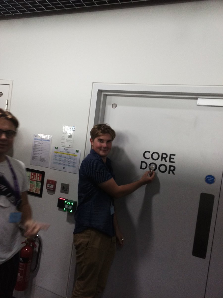 RavesTrail4's tweet photo. #ravers #raveexit #joinravensbourne https://t.co/oonAENPboK