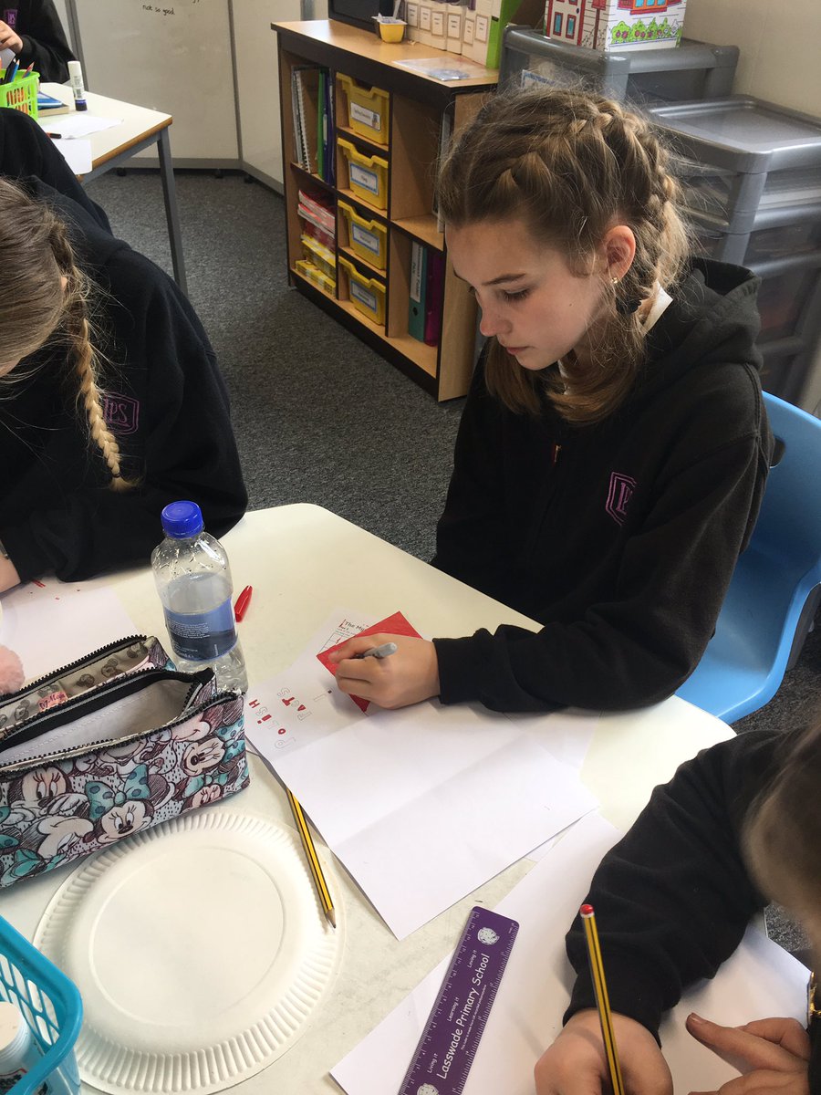 lasswadeps's tweet photo. P7L had a great time this afternoon researching and learning all about Poland! #learninglolas #EuropeanDayofLanguages https://t.co/mAMvHPz6LR