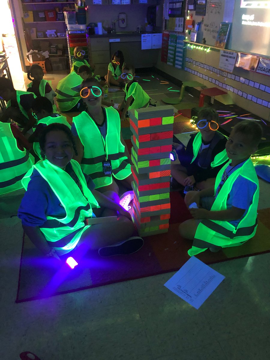 sarah_sarmiller's tweet image. GLOW GAMES by morning, NEON READ ON by afternoon! It has been the BEST week with my 4th graders! Thank you @heyhopeking and @heywadeking for the inspiration!! #SetTheStagetToEngage #CloseReading #ScienceandMath #RigorOfTransformations