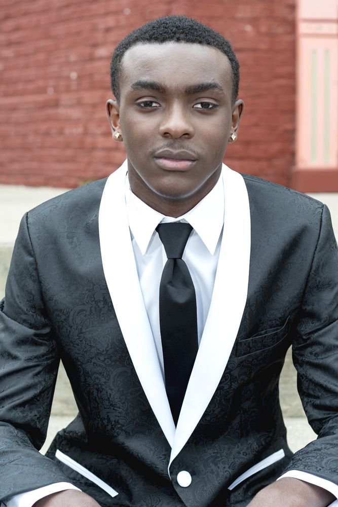 LarrBrioMOD's tweet image. The Aries with a white lapel is so different and will turn all the heads💛💛#LarrBrio #MOD #MarkOfDistinction #BeBold #StandOutForProm