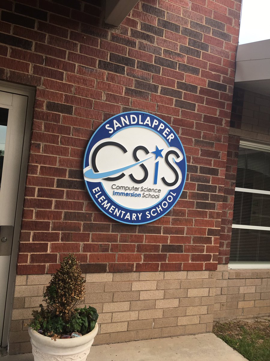 webgyrl2's tweet photo. Great time meeting @Itecswick IRL & learning more about Sandlapper Elementary @SEstarsR2 a #computerscience immersion school in Blythewood, SC. π€― they are focused on giving students an amazing foundation for future jobs. #FutureReady @RichlandTwo #sodacity #colatech #columbiasc https://t.co/SH1wDKuqiC