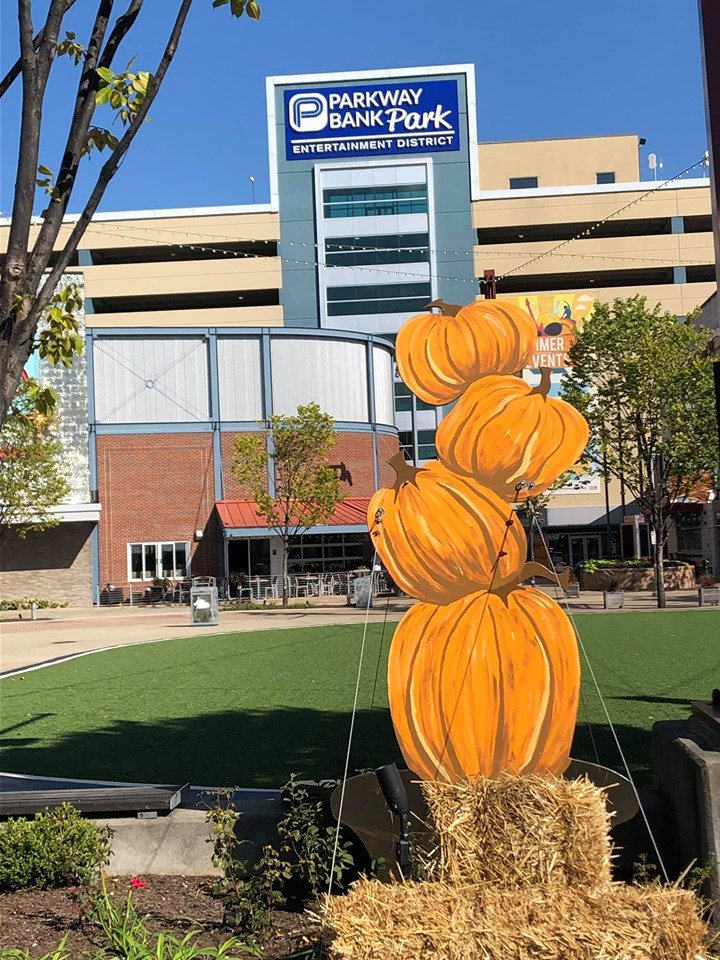 It’s beginning to look a lot like fall at Parkway Bank Park! Stop by to try our new fall drinks and menus around the park! We hope to see you soon! 🍁 🎃 
#Rosemont #ParkwayBankPark #Pumpkins #Fall #Artwork #PumpkinsEverywhere #Oktoberfest #LeavesAreChanging #SeasonsChange