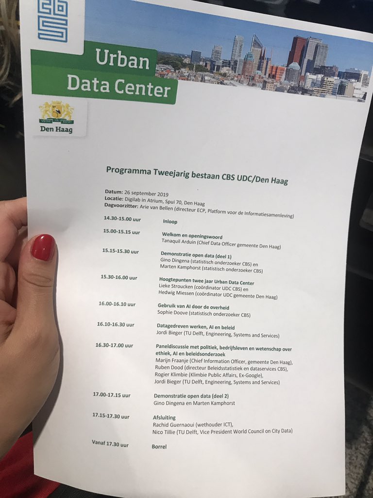 F_Alitou's tweet image. Vandaag bij het UDC Den Haag tijdens de Haagse week van het #algoritme. Een mooi programma ter ere van het tweejarig bestaan van het datalab, tevens het afscheid van Hedwig @hmiessen die het lab succesvol heeft geleid en nu vertrekt naar BZK.@VNGRealisatie @Tarduin @statistiekcbs