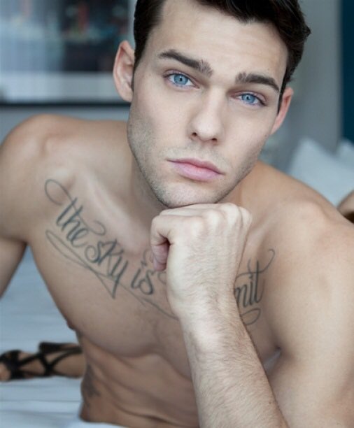 Damnhotbod This Hottie Became Known Around The World As The Guy In The Call Me Maybe Music Video Throwbackthursday Damnhotbod Holden Nowell Holdennowell Callmemaybe Stud Sexy Hunk Handsome