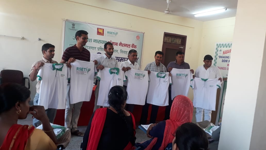 Muntaziralammeo's tweet photo. #HSRLM panipat has organised Financial Literacy training program for CRPs with close coordination with #RSETI, Panipat. Rural poor women are really doing excellent in every field.. @haryanasrlm @DAY_NRLM @MoRD_GOI https://t.co/Y7W2TpGTKp