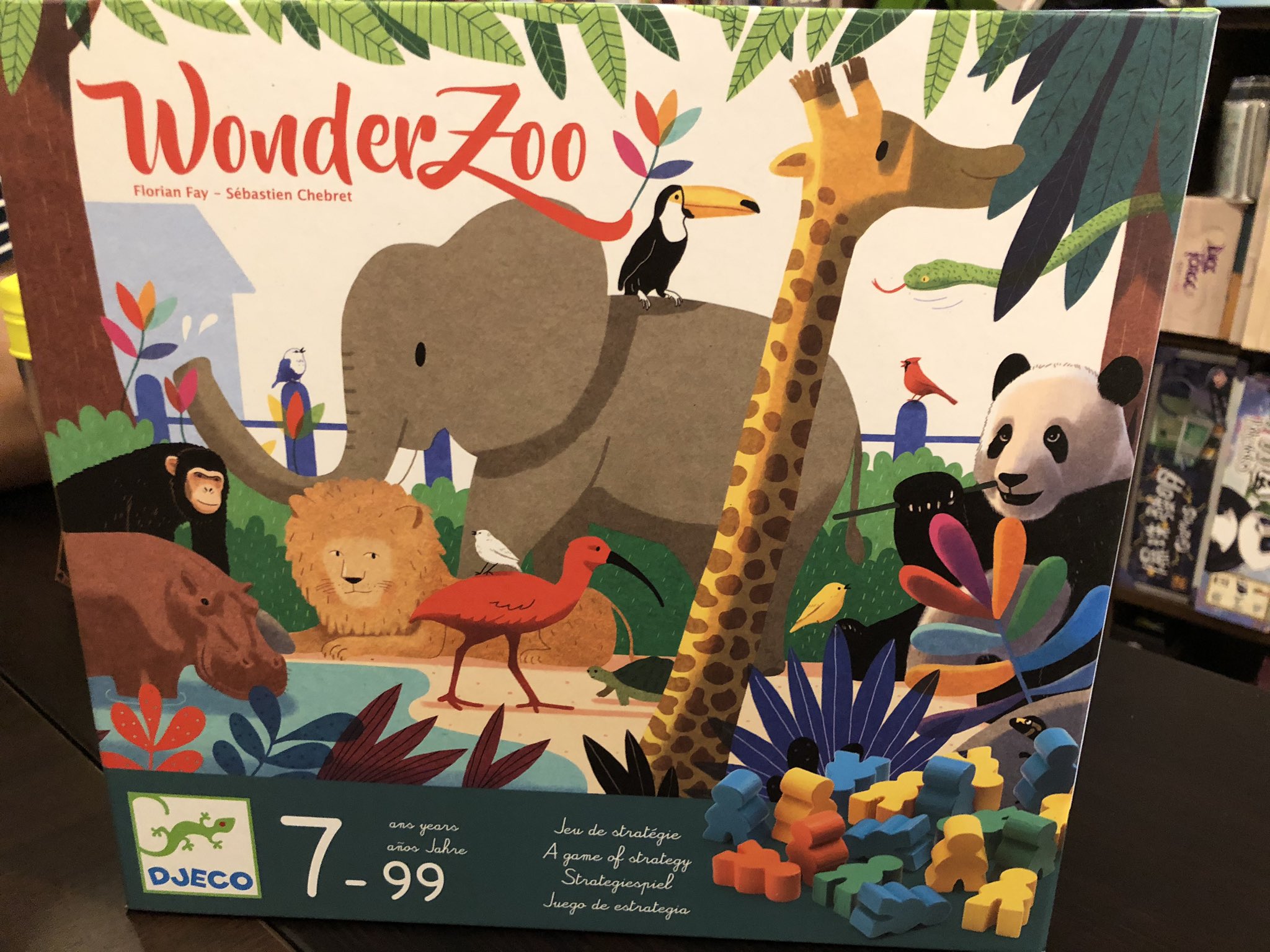 تويتر エミユウスケ على تويتر 今日の最終木曜ボードゲーム会でワンダーズーっていう動物園作るゲームやった 動物の近くの道にたくさん人を置けたら点数が高い ゲーム終了時にできあがったみんなの動物園 俺のだけ水族館 T Co Yvb5jdn7fg