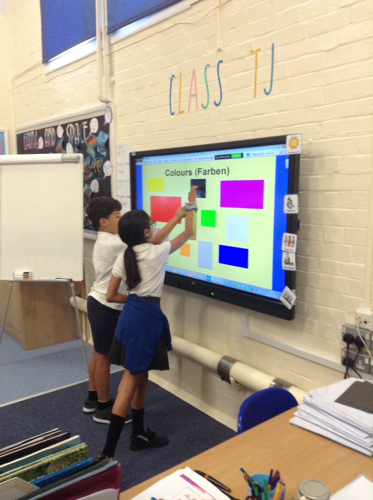 latimerprimary's tweet image. Guten Tag! We have spent the afternoon learning German in #ClassTJ. We learnt the names of colours and even sang a beautiful, German rendition of 'I can sing a rainbow' (they were too embarrassed to put that on Twitter). #Latimerlanguages2019