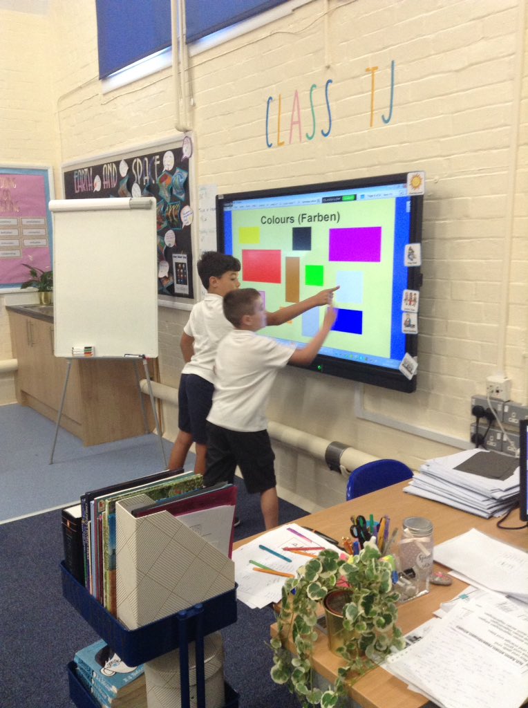 latimerprimary's tweet image. Guten Tag! We have spent the afternoon learning German in #ClassTJ. We learnt the names of colours and even sang a beautiful, German rendition of 'I can sing a rainbow' (they were too embarrassed to put that on Twitter). #Latimerlanguages2019