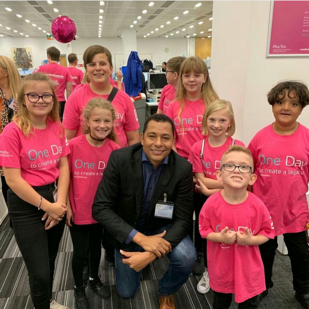 GilbertoSilva's tweet photo. Me and #Joecole together for a good cause.
Please, have a look the website and make your donation to help. https://t.co/hfi2G4hNgr
#raysofsunshinecc #positiveimpact #dboneday #weareentourage #partnersportsconsultoria https://t.co/va6dYjUsUM