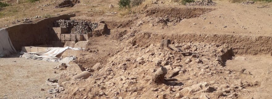 LeidenArchaeo's tweet image. Archaeology can be a tough profession! In his blogpost &apos;First-hand experience&apos;, Lennart Kruijer reflects on the state of his hands after weeks of fieldwork in Turkey leidenarchaeologyblog.nl/articles/first… #archaeology #archaeologyblog